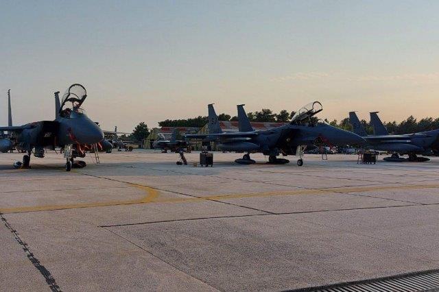 «Φορτώνει» η 110 ΠΜ στη Λάρισα με αμερικανικά F-15