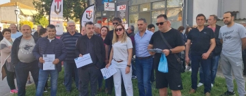Συγκέντρωση διαμαρτυρίας πλημμυροπαθών Νέας Σμύρνης για τα ραβασάκια του ΕΝΦΙΑ