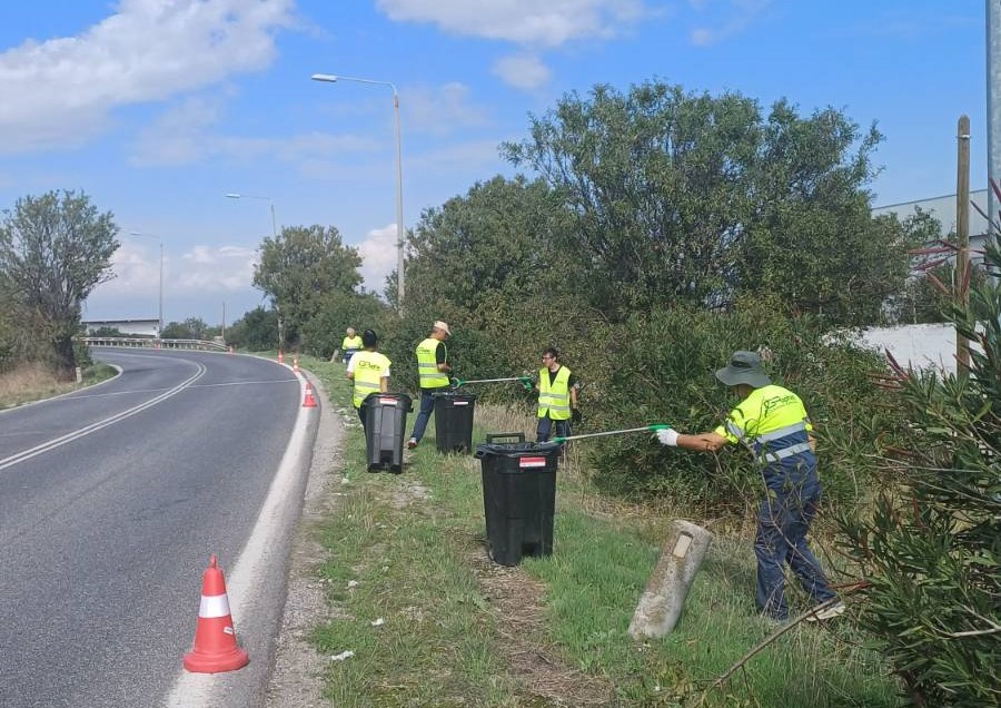 Δήμος Λαρισαίων: Επιχείρηση-«σκούπα» στο εθνικό και επαρχιακό οδικό δίκτυο - Μέχρι τα μέσα Νοεμβρίου οι εργασίες
