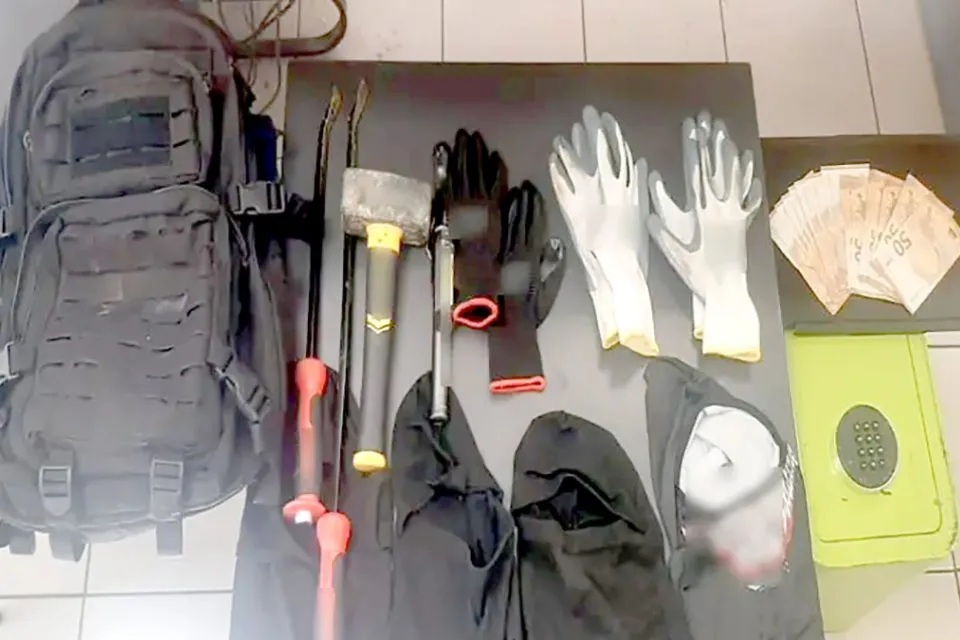 Λάρισα : Έκλεψαν μοτοσυκλέτα και διέρρηξαν βενζινάδικο