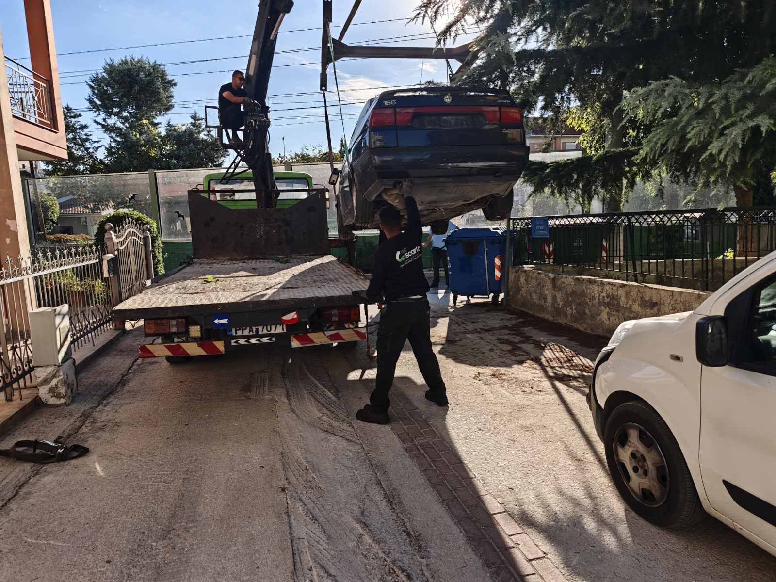 Δώδεκα εγκαταλελειμμένα οχήματα απομάκρυναν Δημοτική Αστυνομία και Διεύθυνση Καθαριότητας-Ανακύκλωσης