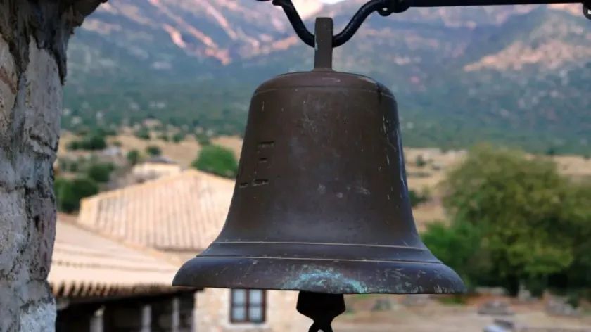 Τρεις συλλήψεις Λαρισαίων που έκλεβαν καμπάνες και παγκάρια από εκκλησίες