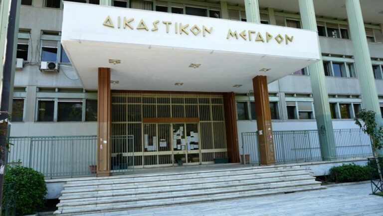 Λάρισα: Προφυλακιστέος ο μητροκτόνος, ελεύθερος με περιοριστικούς όρους ο ξάδερφός του