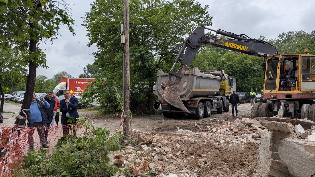 Δήμος Λαρισαίων: Κατεδαφίζονται ετοιμόρροπα κτίρια στην οδό Κραννώνος