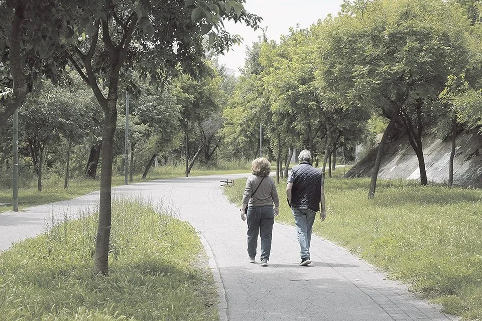 Η άνοιξη έβγαλε έξω τους περιπατητές