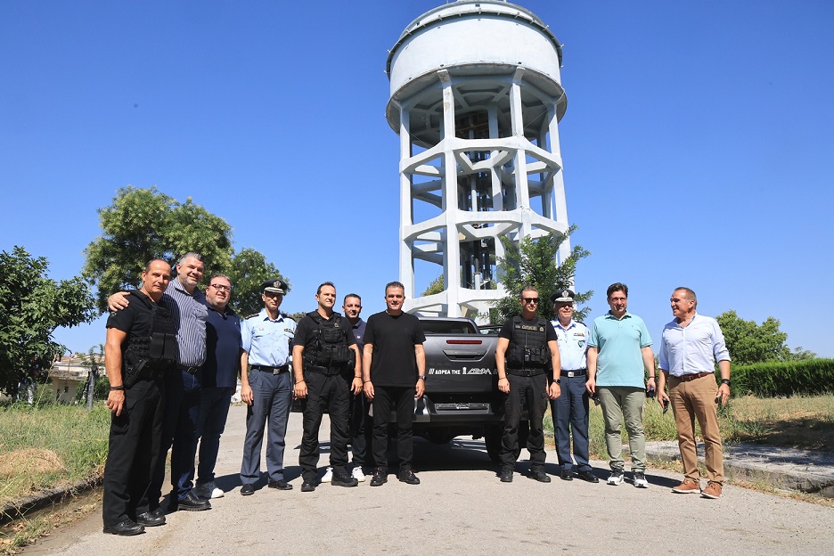 Δήμος Λαρισαίων και ΔΕΥΑΛ ενισχύουν την επιχειρησιακή ετοιμότητα της ΕΛ.ΑΣ - Δωρεά οχήματος για τις ανάγκες της ΟΠΚΕ Λάρισας