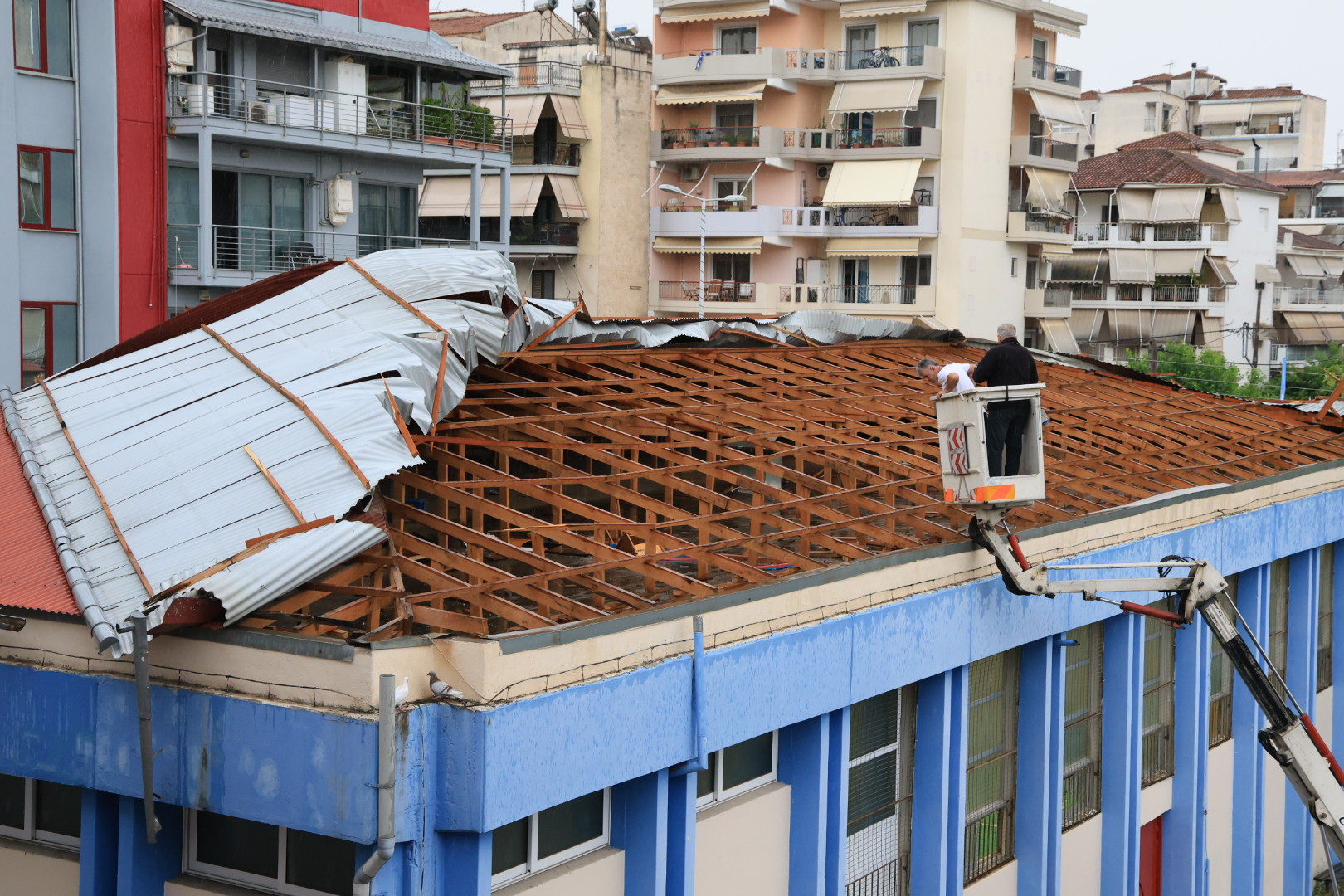 Ξεκίνησαν οι εργασίες αποκατάστασης της στέγης του Γυμναστηρίου στο 5ο Γυμνάσιο – Λύκειο