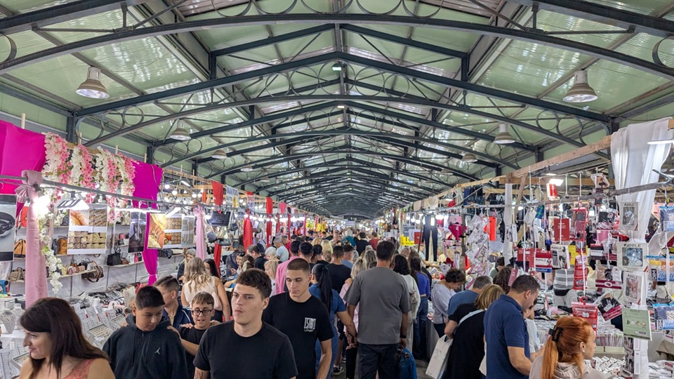 Εμποροπανήγυρη Λάρισας: Λαμπερή πρεμιέρα με Πάνο Κιάμο – «Κοσμοπλημμύρα» για αγορές, φαγητό και διασκέδαση πρώτη μέρα λειτουργίας