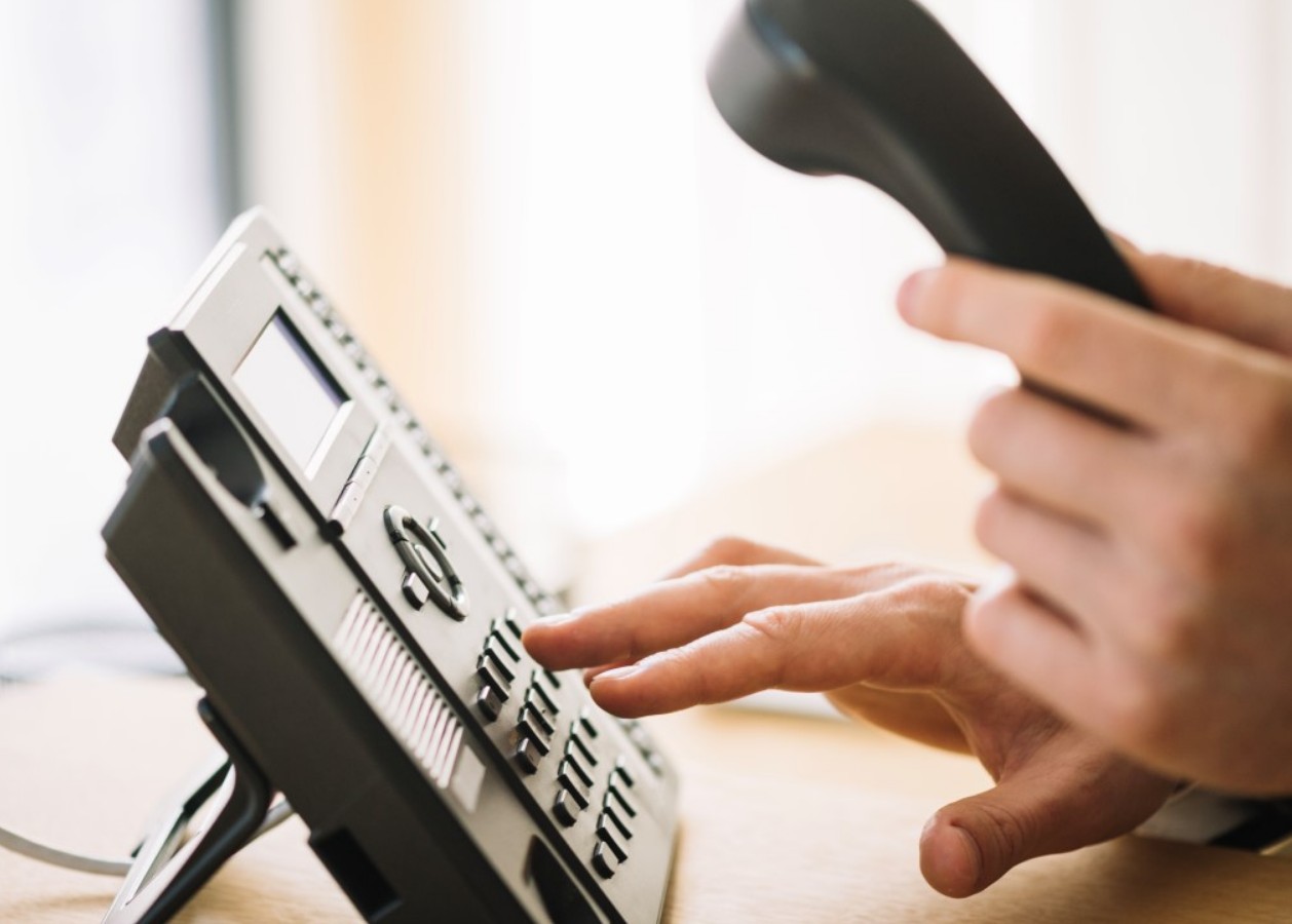 Ελασσόνα: Της ζήτησαν 2.500€ και κοσμήματα - 2 Συλλήψεις