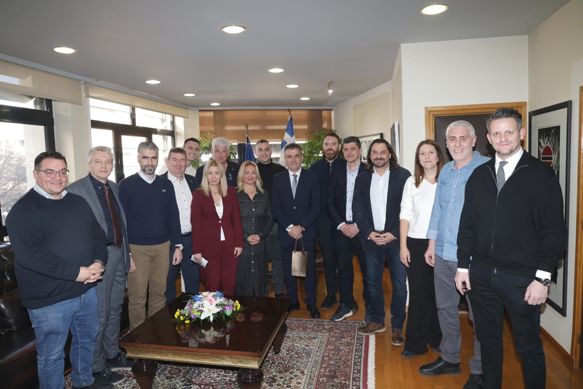 Χαμόγελα και ευχές στο Δημαρχείο Λάρισας - Πλήθος κόσμου ευχήθηκε στον Θανάση Μαμάκο για την ονομαστική του εορτή