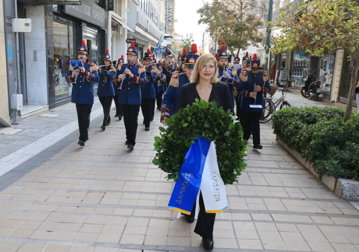 Με λαμπρότητα οι εορτασμοί για την Απελευθέρωση της Λάρισας από τη γερμανική κατοχή