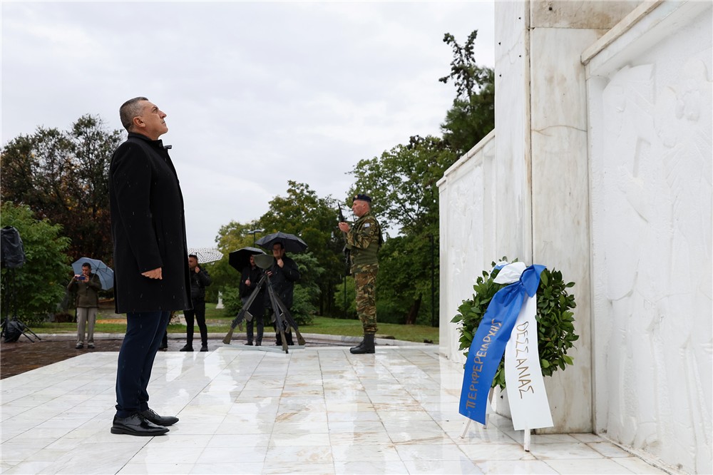 Ο Δημήτρης Κουρέτας στην παρέλαση της 28ης Οκτωβρίου στη Λάρισα: