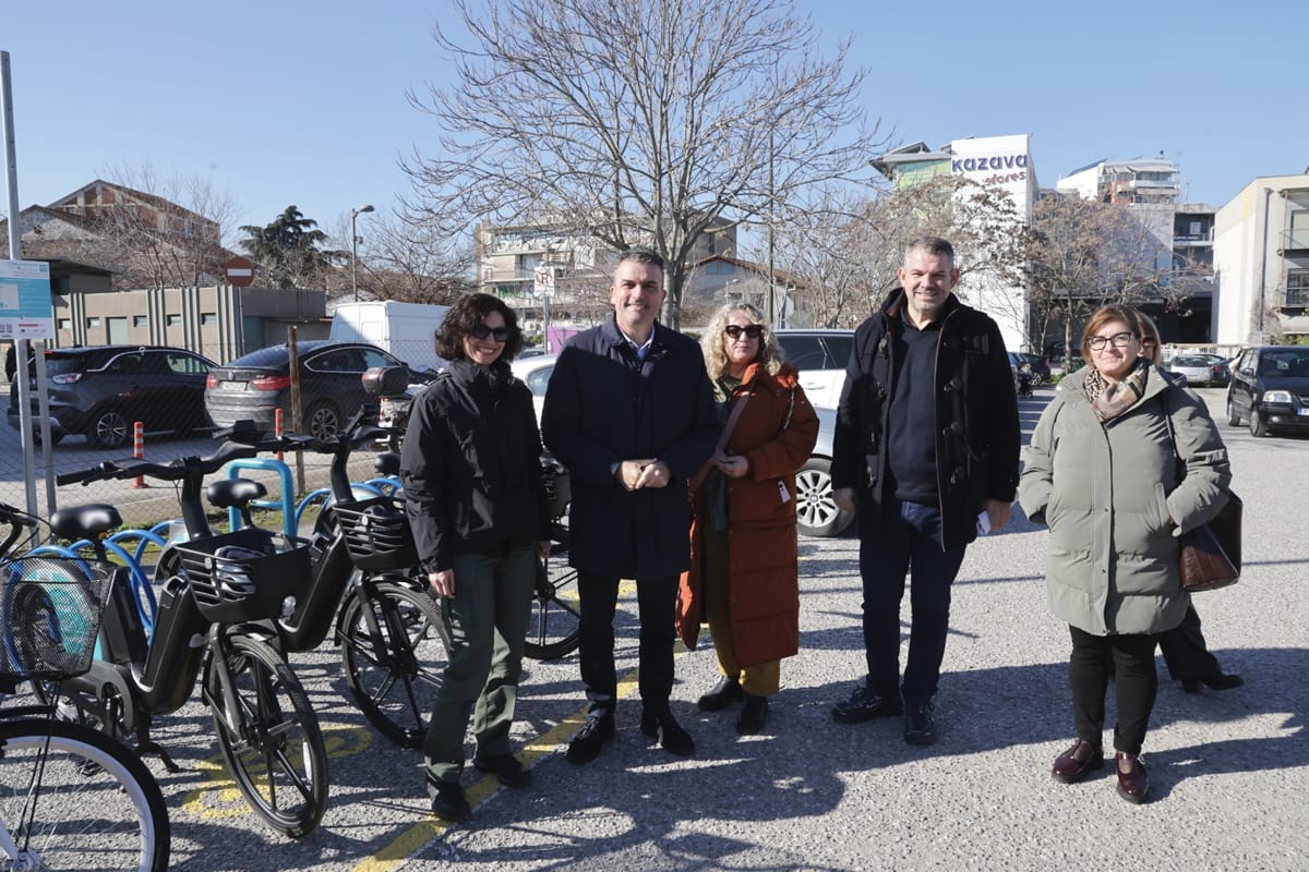 Δήμος Λαρισαίων: Πυκνώνει το δίκτυο ποδηλάτων δημόσιας χρήσης - 42 νέα ποδήλατα στη διάθεση του κοινού, στα δημοτικά πάρκινγκ