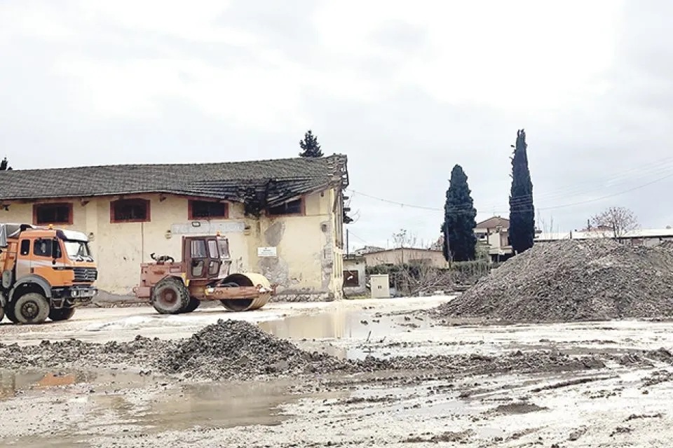 Στο φως ιστορικά κτίρια του ΟΣΕ στη Λάρισα