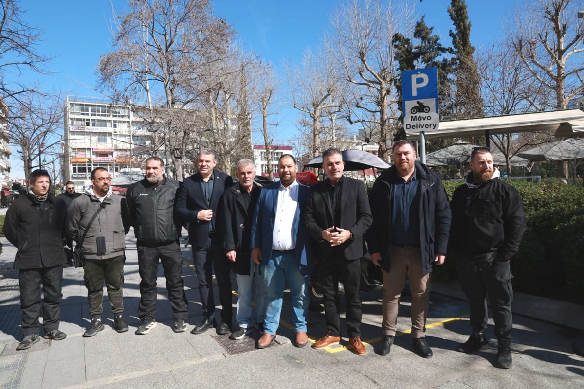 Πρωτοπορεί ο Δήμος Λαρισαίων: Οριοθετεί 19 σημεία στάθμευσης για τα δίκυκλα διανομέων-μεταφορέων (delivery) στο κέντρο της Λάρισας