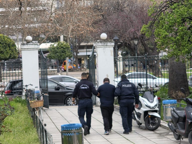 Ισόβια για ανθρωποκτονία με δόλο στον 22χρονο μητροκτόνο στη Λάρισα