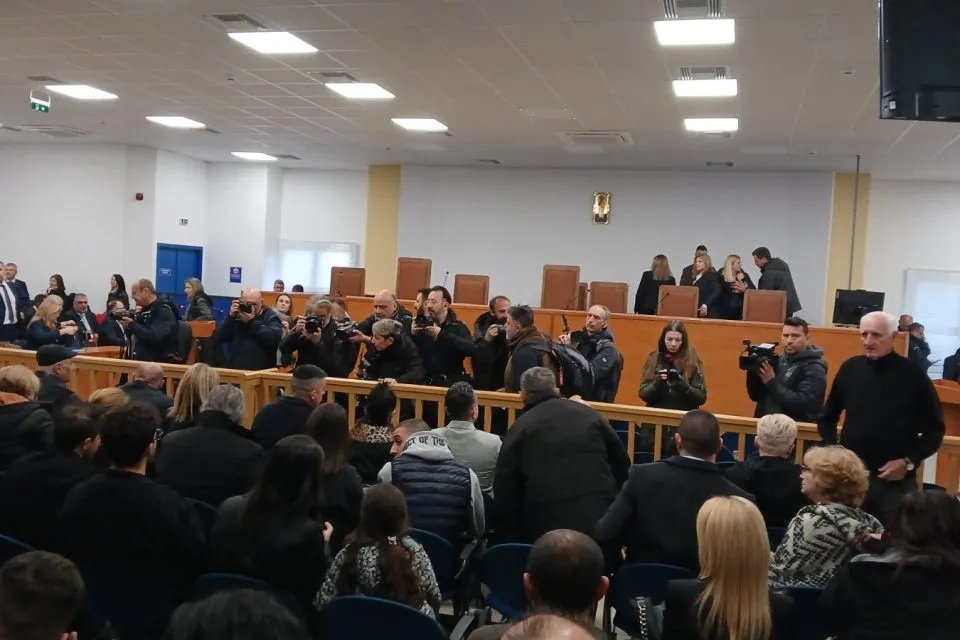 Ξεκίνησαν παρεμβάσεις στην αίθουσα των Τεμπών